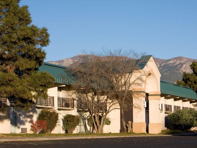 מלון Ramada By Wyndham Albuquerque East מראה חיצוני תמונה