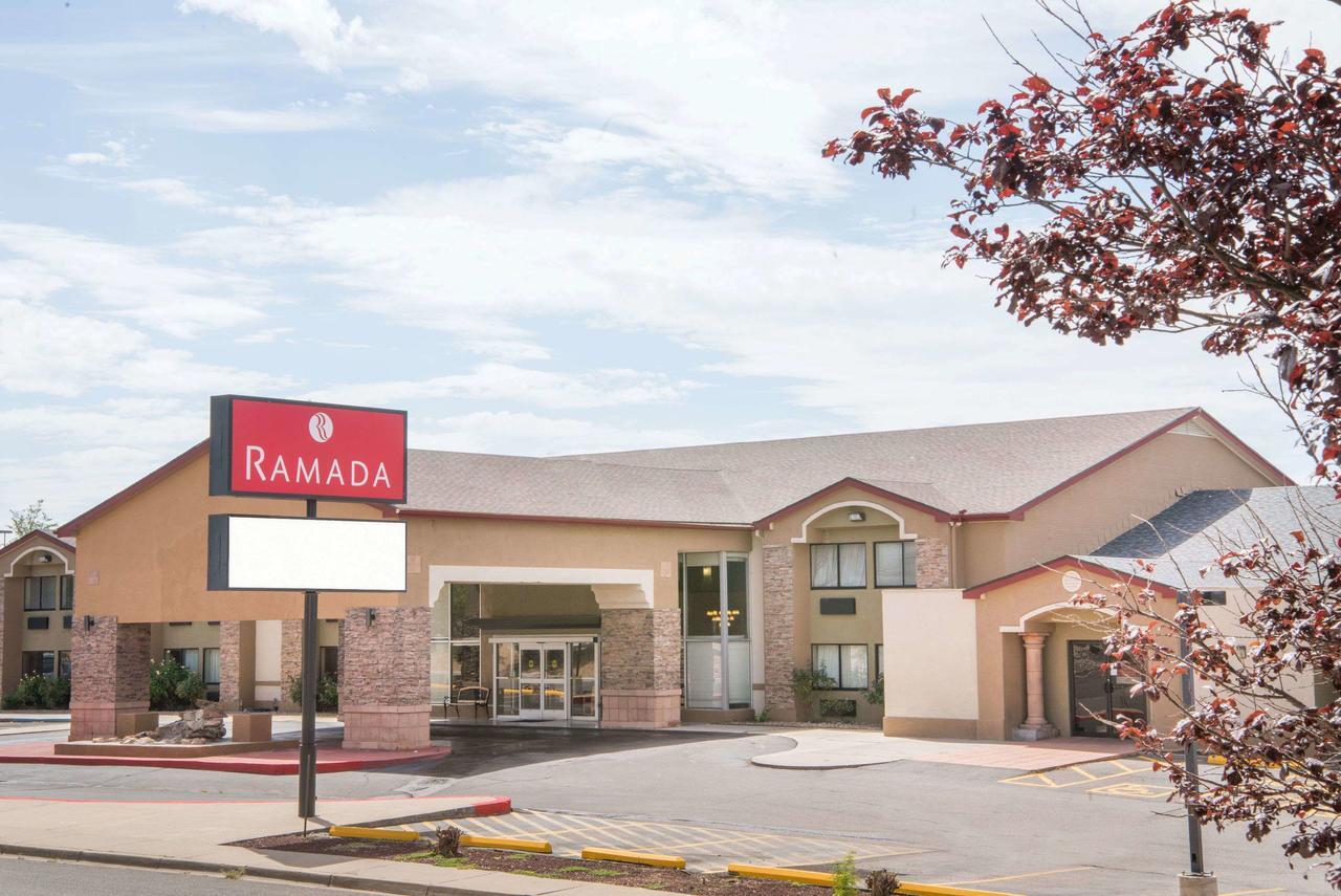 מלון Ramada By Wyndham Albuquerque East מראה חיצוני תמונה