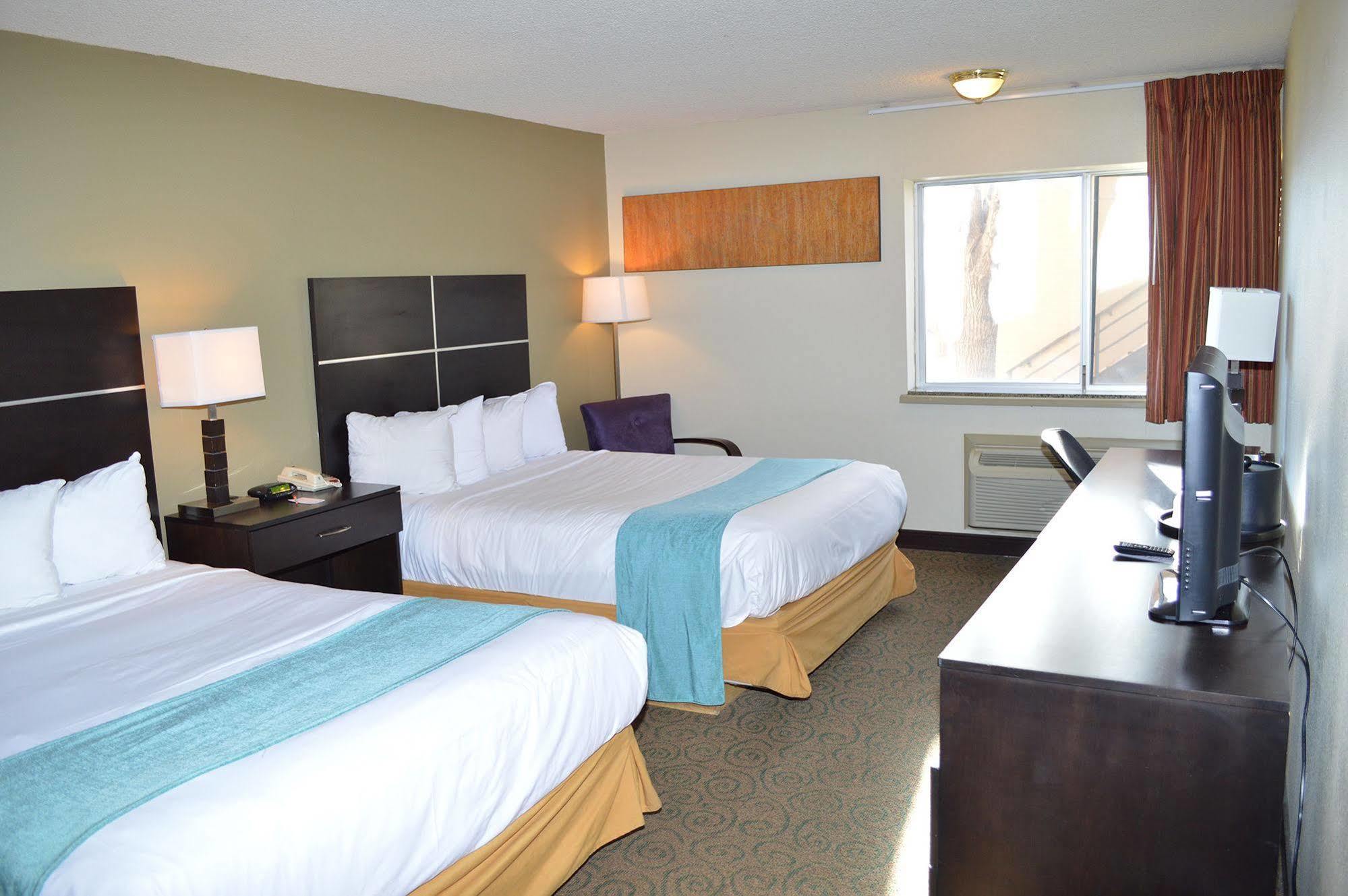 מלון Ramada By Wyndham Albuquerque East מראה חיצוני תמונה