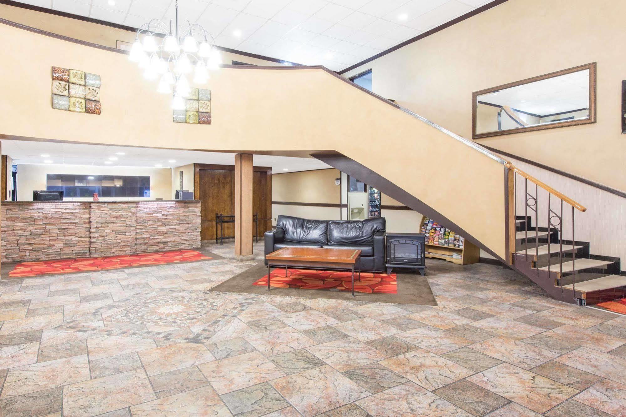 מלון Ramada By Wyndham Albuquerque East מראה חיצוני תמונה