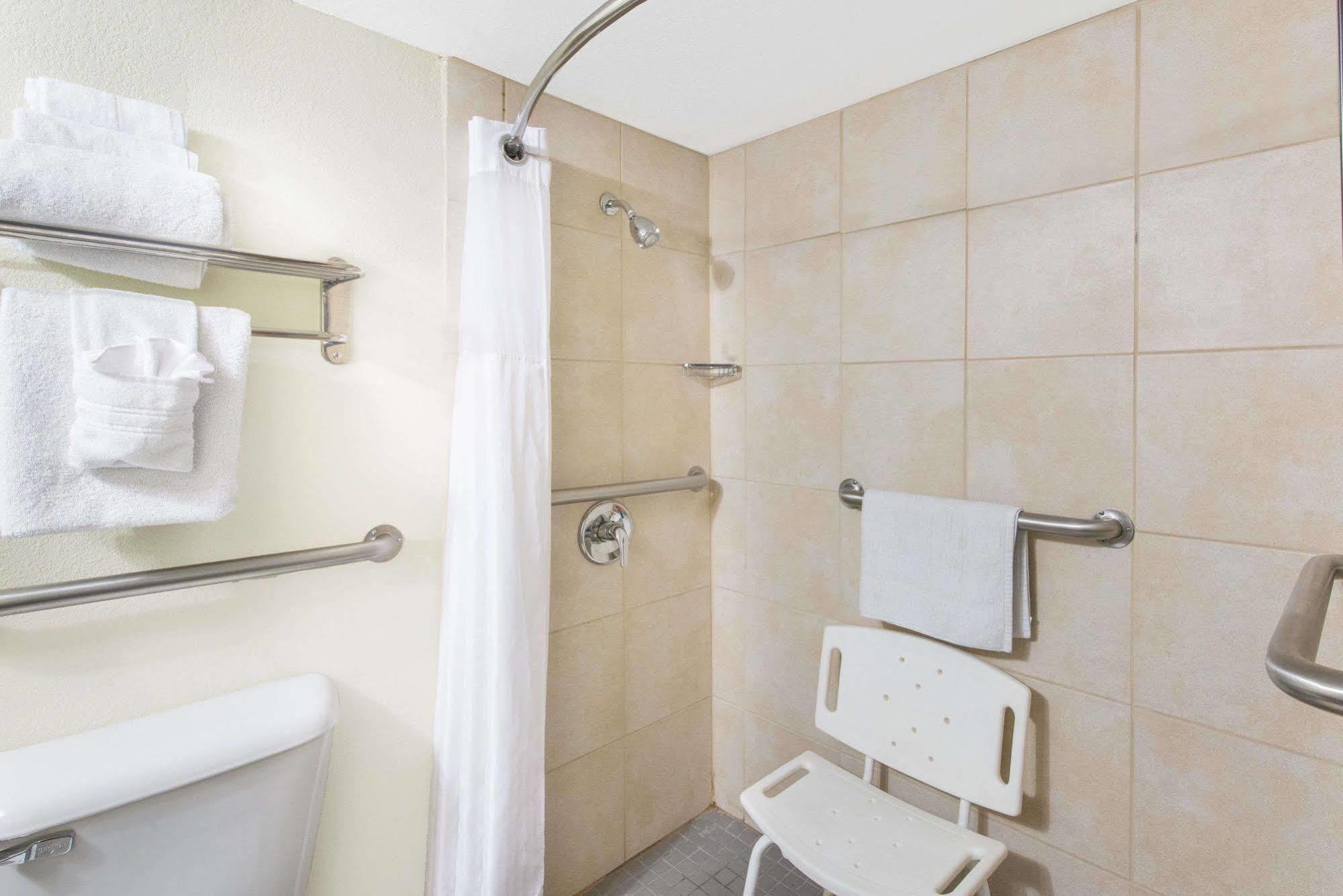 מלון Ramada By Wyndham Albuquerque East מראה חיצוני תמונה