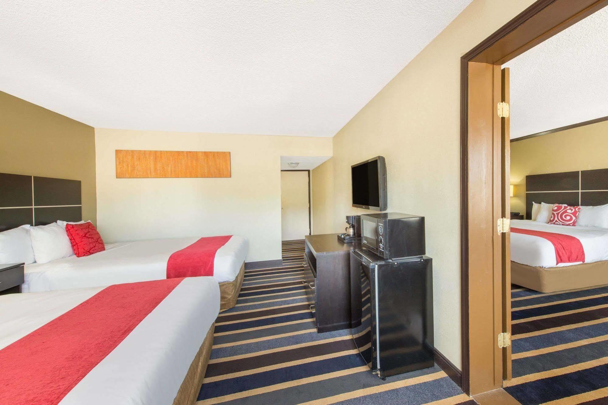 מלון Ramada By Wyndham Albuquerque East מראה חיצוני תמונה