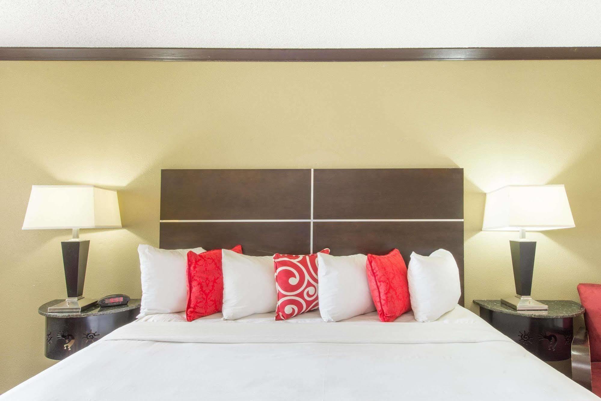 מלון Ramada By Wyndham Albuquerque East מראה חיצוני תמונה
